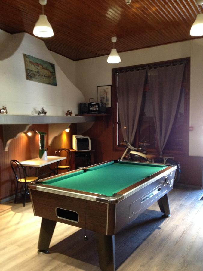 Bar Hotel De La Place Mezel Eksteriør billede