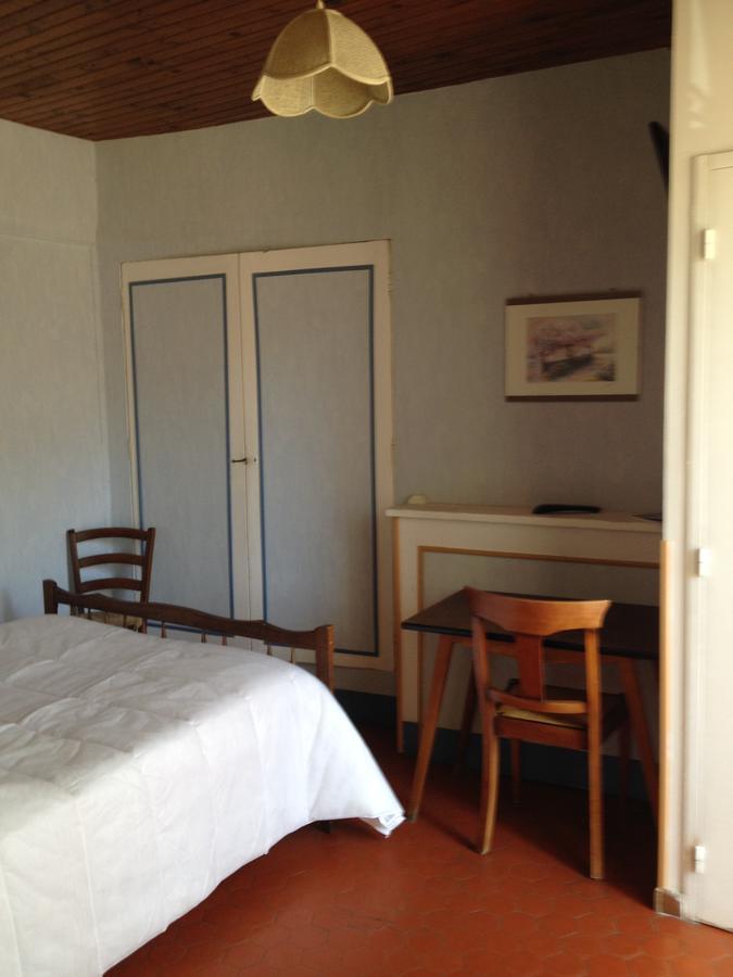 Bar Hotel De La Place Mezel Eksteriør billede