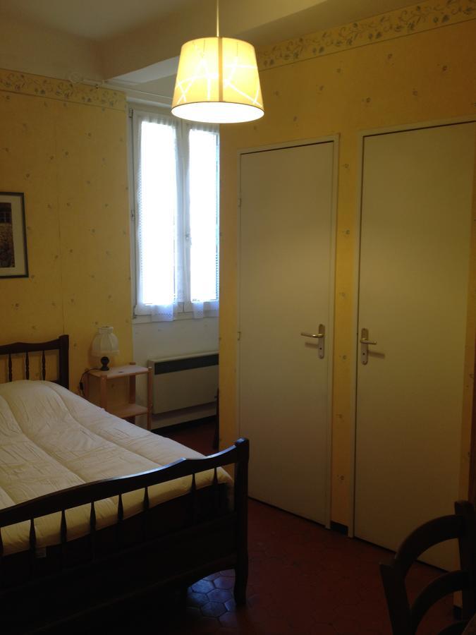 Bar Hotel De La Place Mezel Eksteriør billede